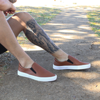 Tenis Slip On Iate Casual Caramelo Sapatenis Sem Cadarço Moderno Leve Macio Confortavel + Relógio